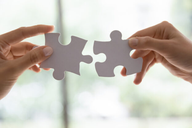 good_fit_hands_and_puzzle_pieces